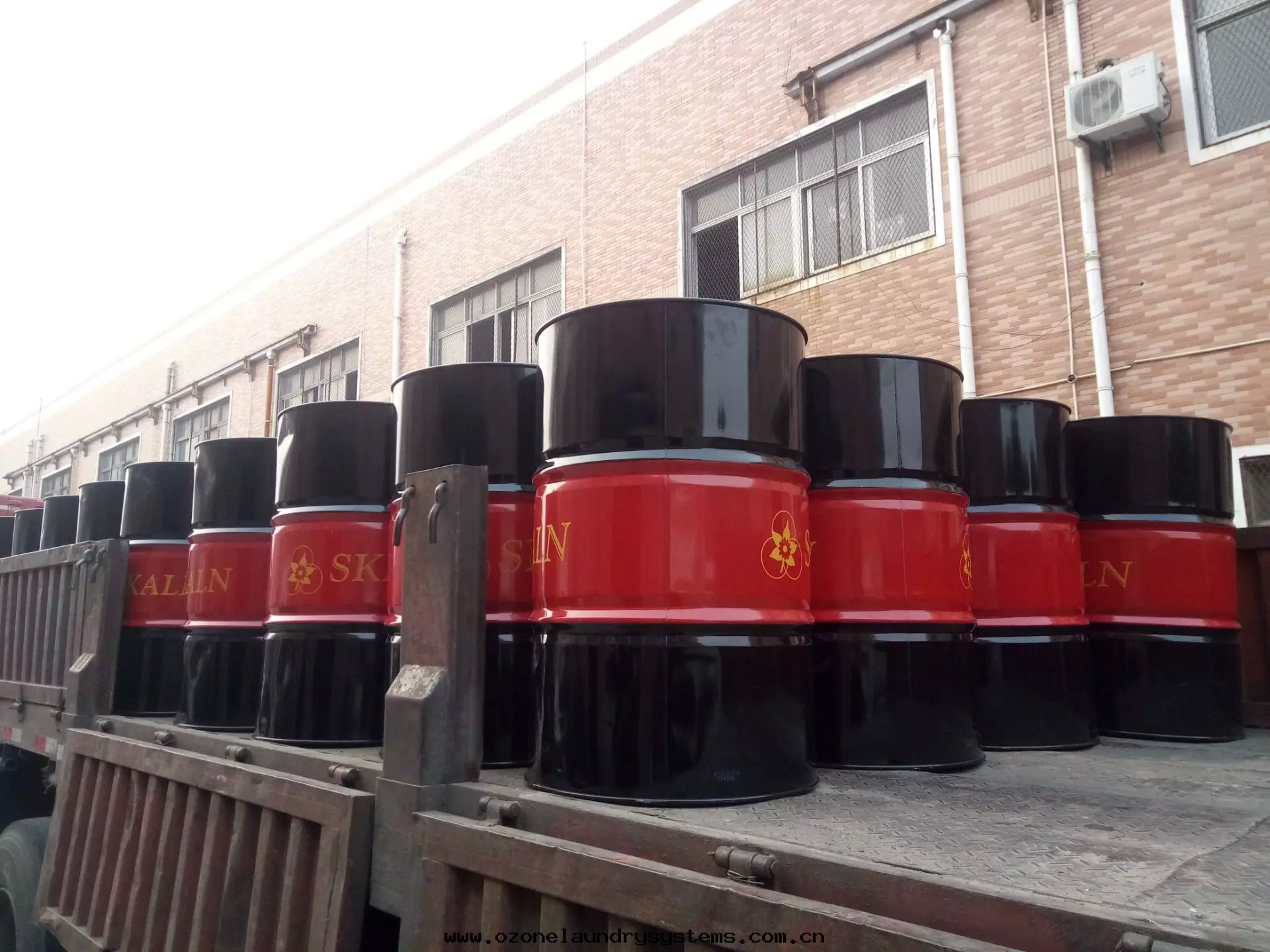 斯卡(kǎ)蘭（SKALN）25号變(biàn)壓器油大(dà)桶(tǒng) (4).webp